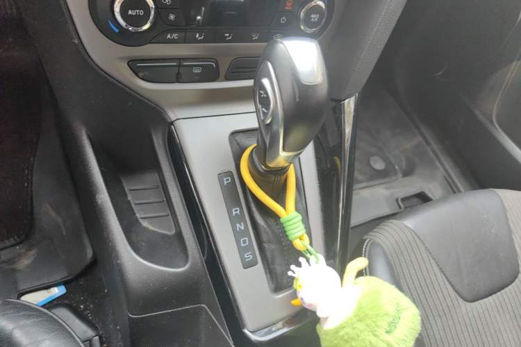 Used Ford Focus 2012 Hatchback 1.6L Automatic Fashion Edition Gear Lever