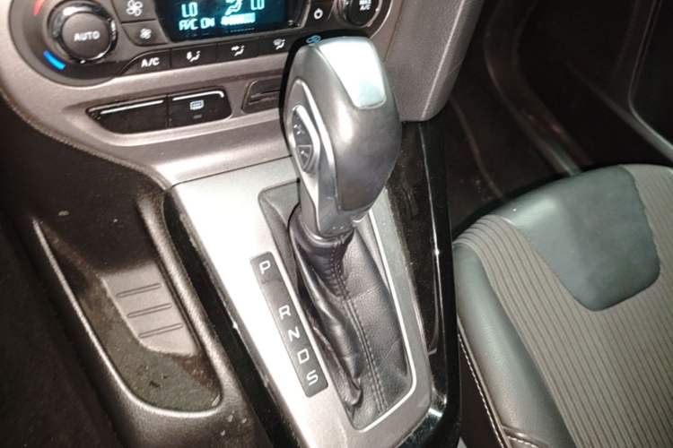 Used Ford Focus 2012 Sedan 1.6L Automatic Fashion Edition Gear Lever
