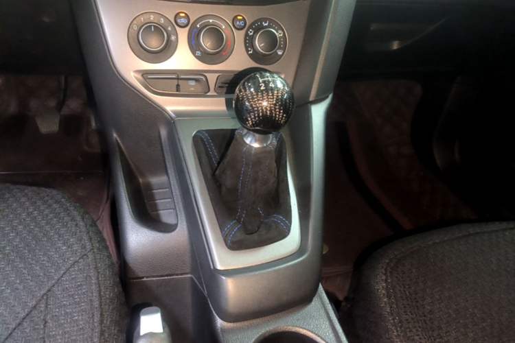 Used Ford Focus 2012 Hatchback 1.6L Manual Comfort Model Gear Lever