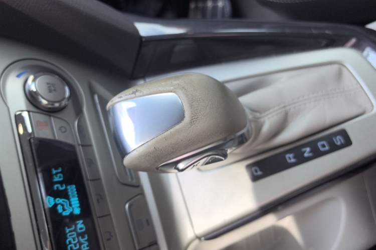 Used Ford Focus 2012 Sedan 1.6L Automatic Fashion Edition Gear Lever