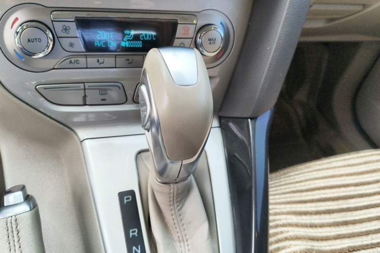 Used Ford Focus 2012 Sedan 1.6L Automatic Prestige Model Gear Lever