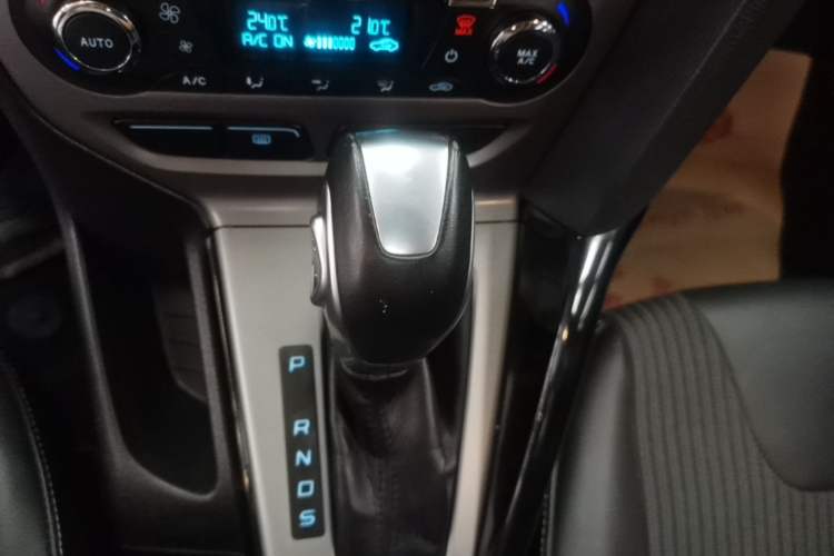 Used Ford Focus 2012 Hatchback 1.6L Automatic Fashion Edition Gear Lever