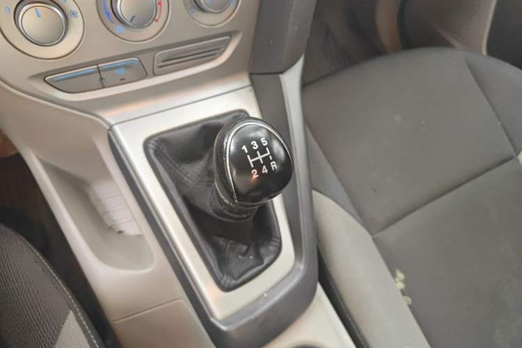 Used Ford Focus 2012 Sedan 1.6L Manual Comfort Model Gear Lever