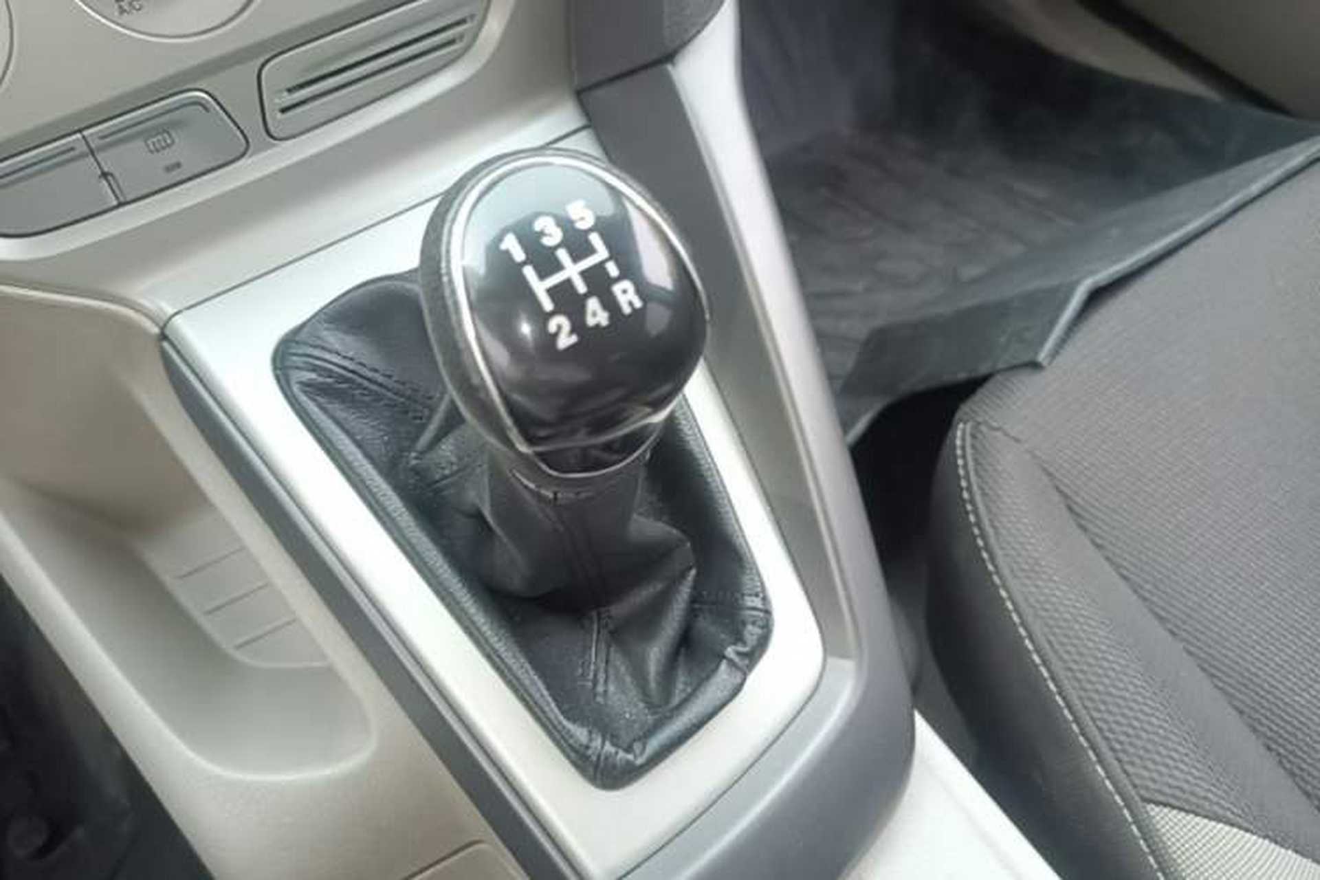 Used Ford Focus 2012 Sedan 1.6L Manual Comfort Model Gear Lever