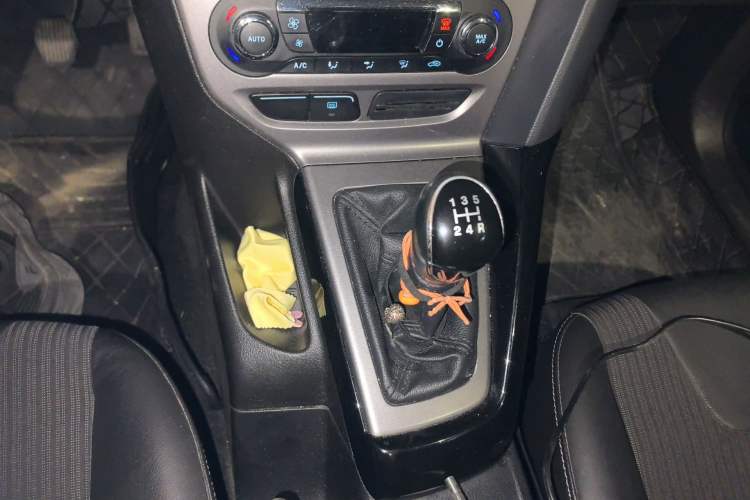 Used Ford Focus 2012 Sedan 1.6L Manual Fashion Edition Gear Lever