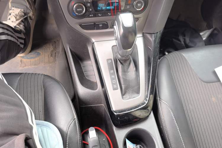 Used Ford Focus 2012 Sedan 1.6L Automatic Fashion Edition Gear Lever