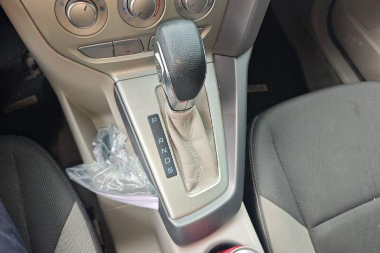 Used Ford Focus 2012 Sedan 1.6L Automatic Comfort Model Gear Lever