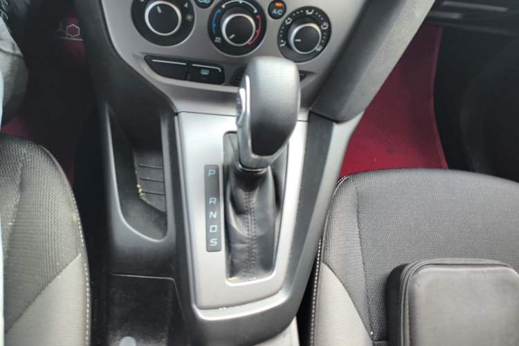 Used Ford Focus 2012 Hatchback 1.6L Automatic Comfort Model Gear Lever