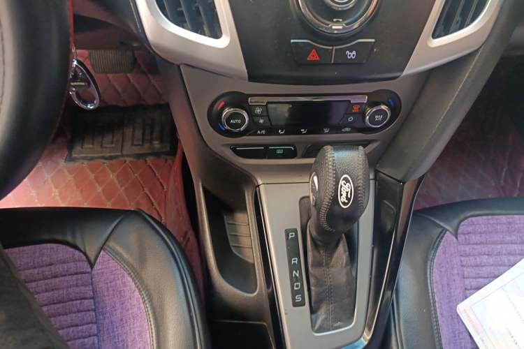 Used Ford Focus 2012 Hatchback 1.6L Automatic Fashion Edition Gear Lever