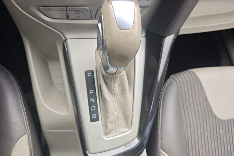 Used Ford Focus 2012 Sedan 1.6L Automatic Fashion Edition Gear Lever
