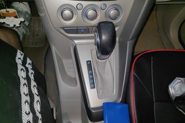 Used Ford Focus 2012 Sedan 1.6L Automatic Comfort Model Gear Lever
