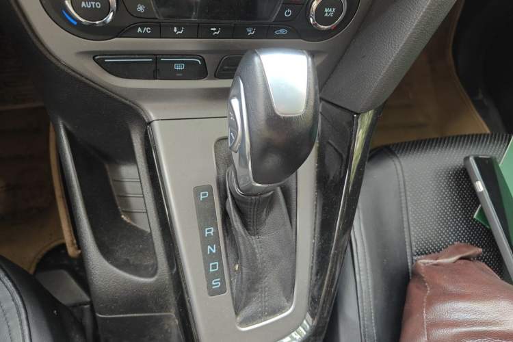 Used Ford Focus 2012 Hatchback 1.6L Automatic Fashion Edition Gear Lever