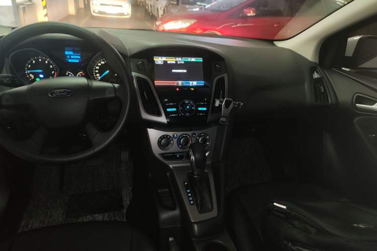 Used Ford Focus 2012 Hatchback 1.6L Automatic Comfort Model Gear Lever