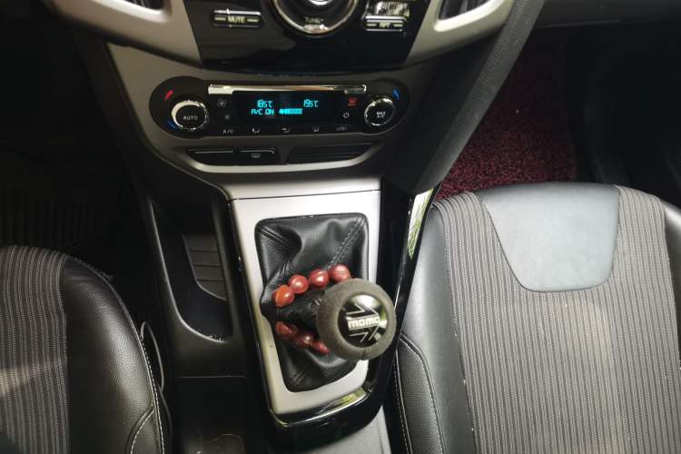 Used Ford Focus 2012 Sedan 1.6L Manual Fashion Edition Gear Lever
