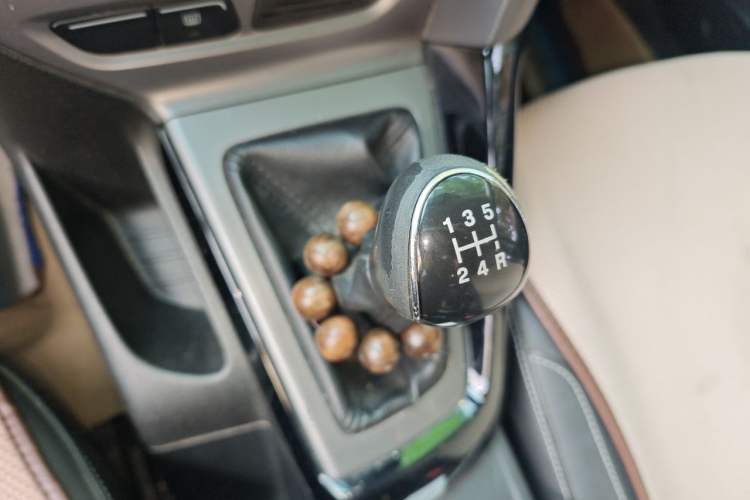 Used Ford Focus 2012 Hatchback 1.6L Manual Fashion Edition Gear Lever