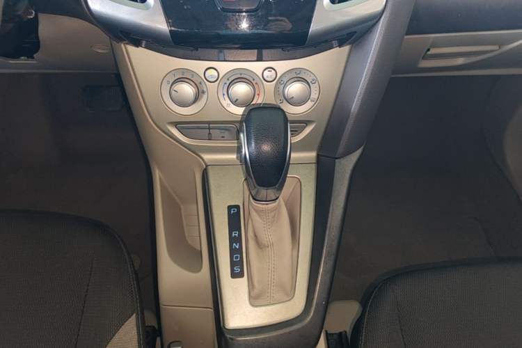 Used Ford Focus 2012 Sedan 1.6L Automatic Comfort Model Gear Lever