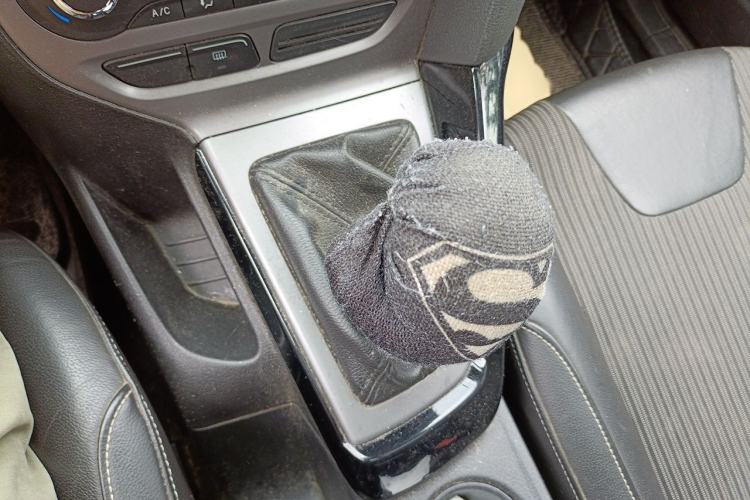 Used Ford Focus 2012 Sedan 1.6L Manual Fashion Edition Gear Lever