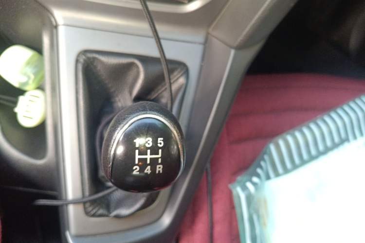 Used Ford Focus 2012 Hatchback 1.6L Manual Comfort Model Gear Lever