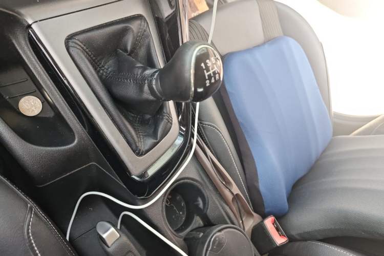 Used Ford Focus 2012 Sedan 1.6L Manual Fashion Edition Gear Lever