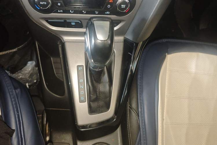 Used Ford Focus 2012 Hatchback 1.6L Automatic Fashion Edition Gear Lever