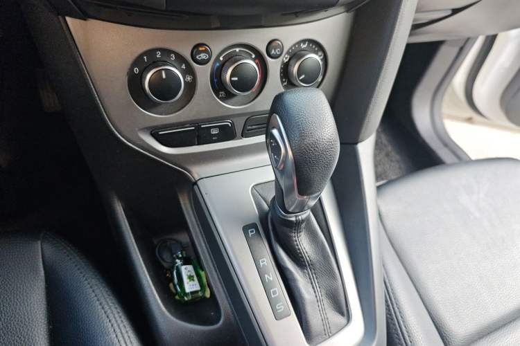Used Ford Focus 2012 Hatchback 1.6L Automatic Comfort Model Gear Lever