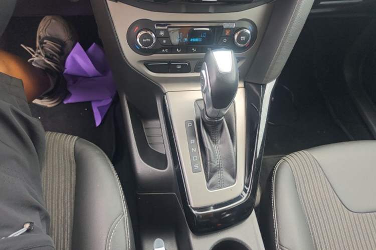 Used Ford Focus 2012 Hatchback 1.6L Automatic Fashion Edition Gear Lever
