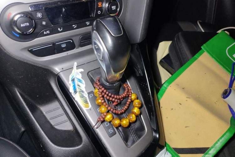 Used Ford Focus 2012 Hatchback 1.6L Automatic Fashion Edition Gear Lever