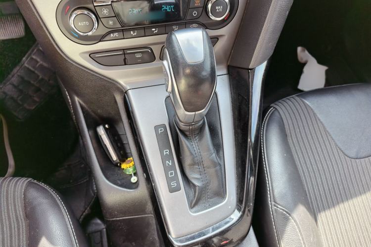 Used Ford Focus 2012 Hatchback 1.6L Automatic Fashion Edition Gear Lever