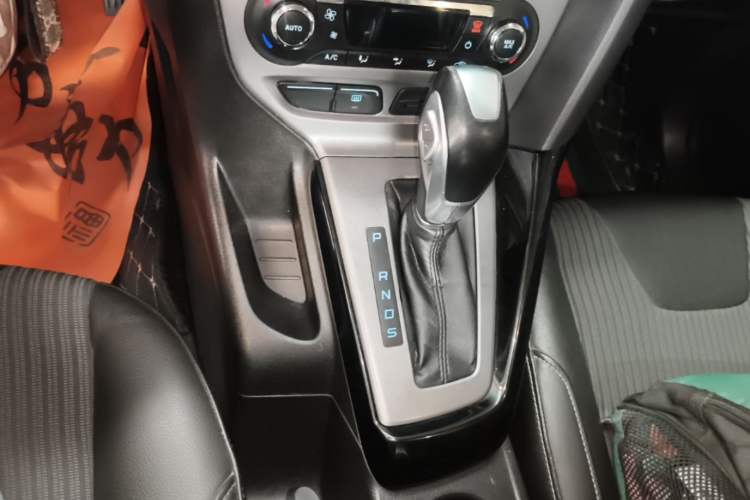 Used Ford Focus 2012 Sedan 1.6L Automatic Fashion Edition Gear Lever