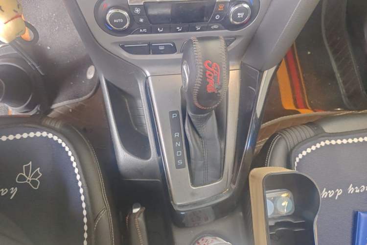 Used Ford Focus 2012 Sedan 1.6L Automatic Fashion Edition Gear Lever