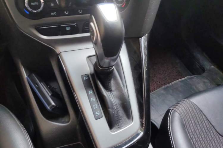 Used Ford Focus 2012 Hatchback 1.6L Automatic Fashion Edition Gear Lever