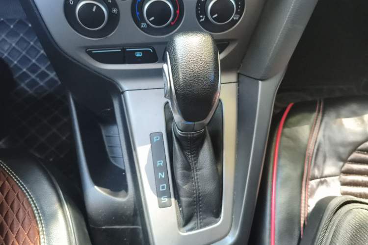 Used Ford Focus 2012 Hatchback 1.6L Automatic Comfort Model Gear Lever