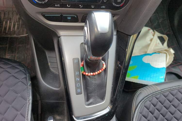 Used Ford Focus 2012 Sedan 1.6L Automatic Fashion Edition Gear Lever