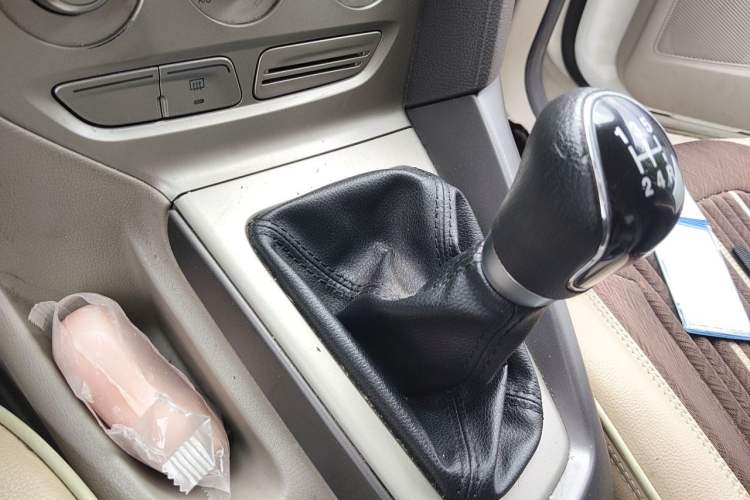 Used Ford Focus 2012 Sedan 1.6L Manual Comfort Model Gear Lever