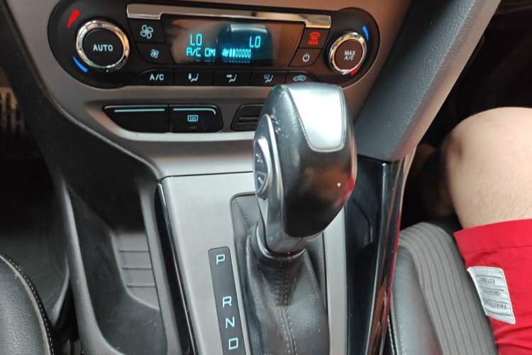 Used Ford Focus 2012 Hatchback 1.6L Automatic Fashion Edition Gear Lever