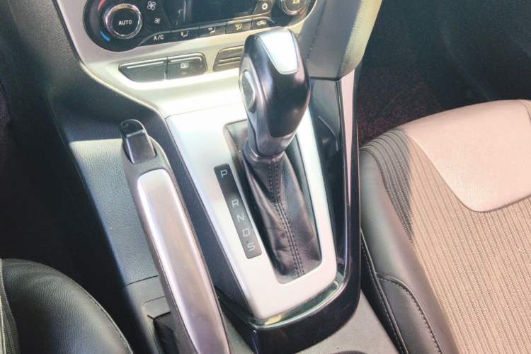 Used Ford Focus 2012 Hatchback 2.0L Automatic Luxury Sport Model Gear Lever