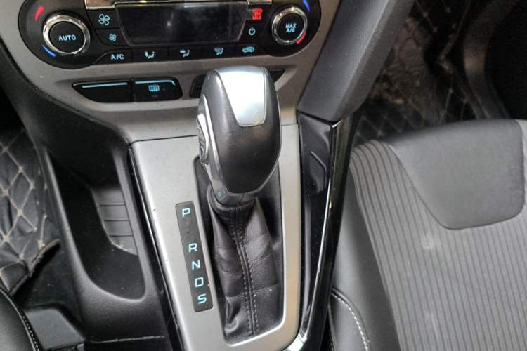 Used Ford Focus 2012 Hatchback 1.6L Automatic Fashion Edition Gear Lever