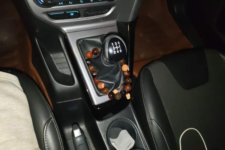 Used Ford Focus 2012 Sedan 1.6L Manual Fashion Edition Gear Lever