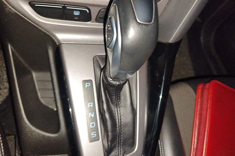 Used Ford Focus 2012 Sedan 1.6L Automatic Fashion Edition Gear Lever