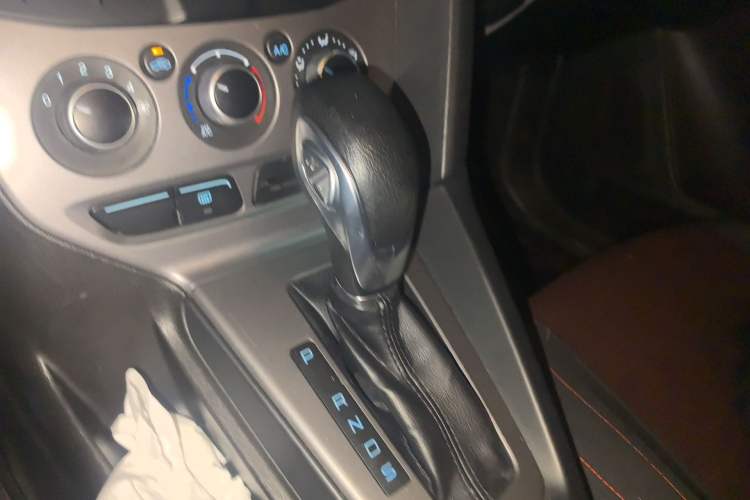 Used Ford Focus 2012 Hatchback 1.6L Automatic Comfort Model Gear Lever
