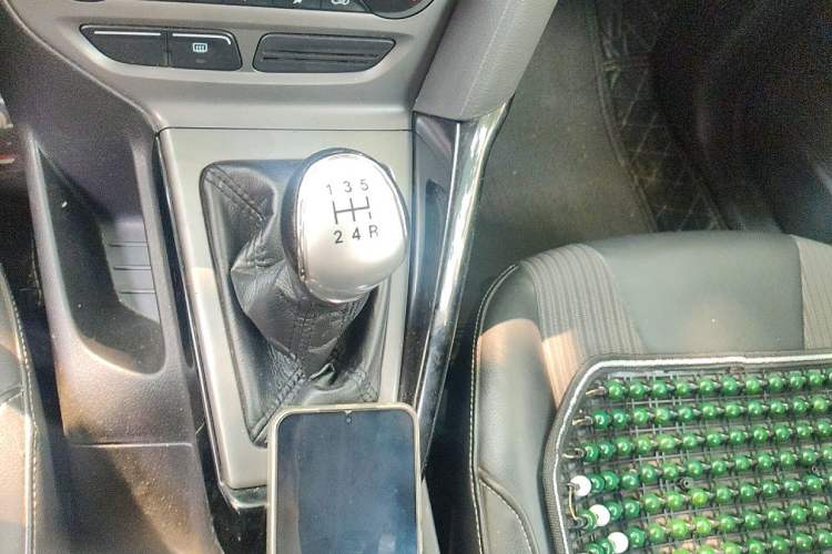 Used Ford Focus 2012 Hatchback 1.6L Manual Fashion Edition Gear Lever