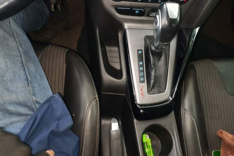Used Ford Focus 2012 Sedan 1.6L Automatic Fashion Edition Gear Lever