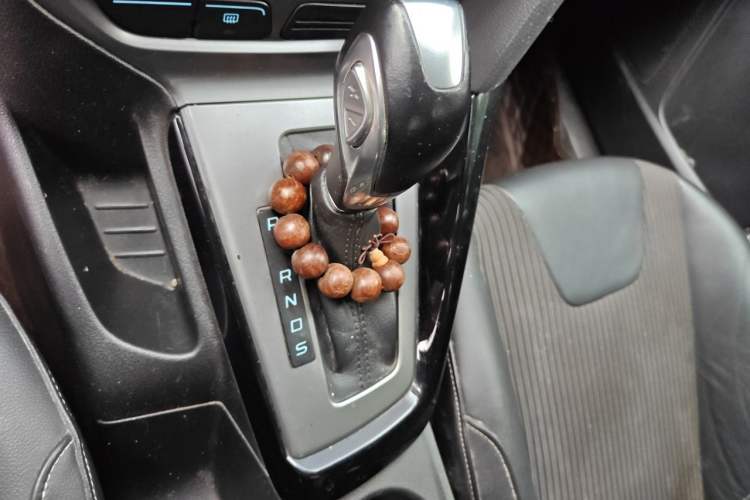 Used Ford Focus 2012 Sedan 1.6L Automatic Fashion Edition Gear Lever