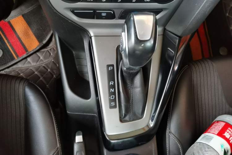 Used Ford Focus 2012 Sedan 1.6L Automatic Fashion Edition Gear Lever
