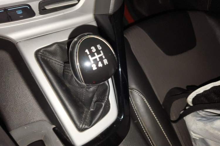 Used Ford Focus 2012 Hatchback 2.0L Manual Luxury Sport Model Gear Lever