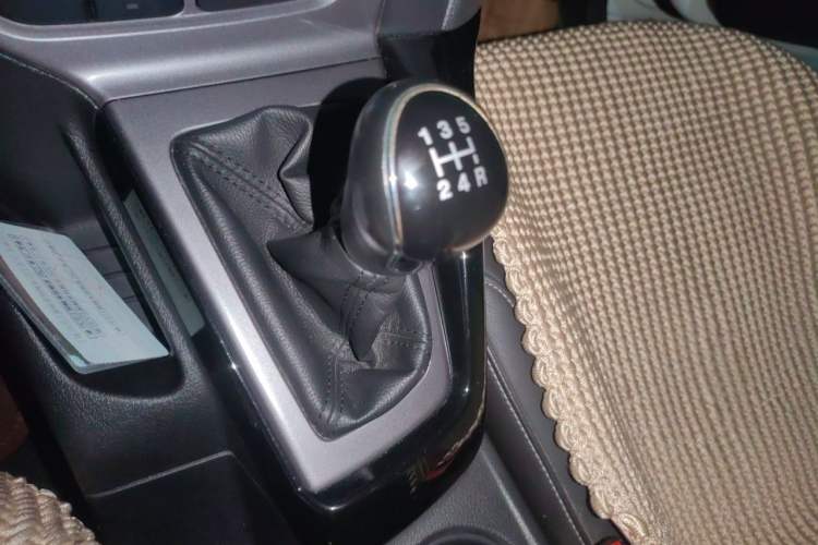 Used Ford Focus 2012 Sedan 1.6L Manual Fashion Edition Gear Lever