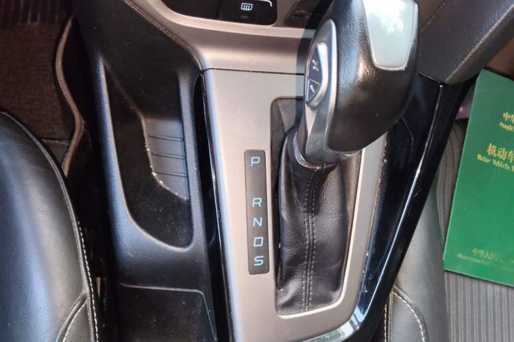Used Ford Focus 2012 Sedan 1.6L Automatic Fashion Edition Gear Lever