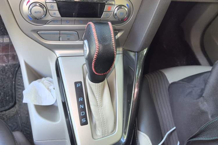 Used Ford Focus 2012 Hatchback 1.6L Automatic Fashion Edition Gear Lever