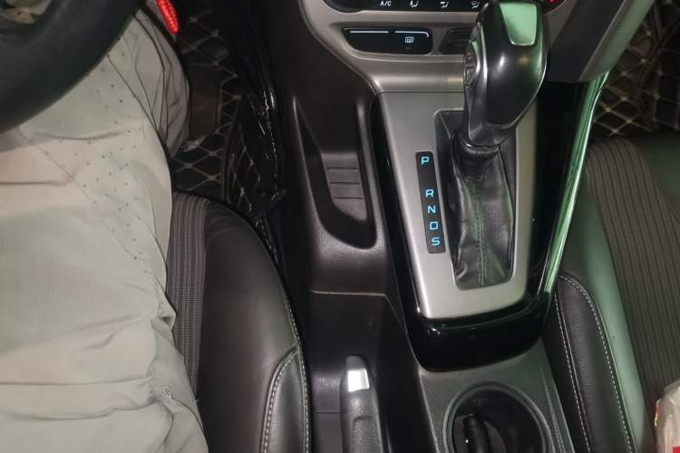 Used Ford Focus 2012 Sedan 1.6L Automatic Fashion Edition Gear Lever