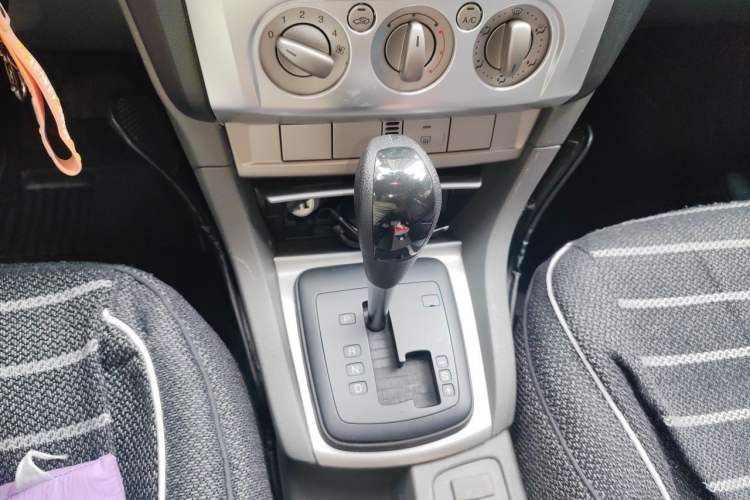 Used Ford Focus 2012 Hatchback Classic 1.8L Automatic Base Model Gear Lever